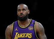 NG体育-詹姆斯在C9比赛中突破纪录，战术调整引发热议！的简单介绍