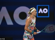 NG体育-包含阿扎伦卡回归赛场，挺进下一轮首场状态亮眼，日本队观众沸腾！的词条