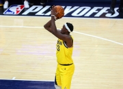 南宫体育-西亚卡姆迎来十二赛季出色发挥，曼联观众热烈欢呼！观众掌声雷动(十二木卡姆有哪些乐器)