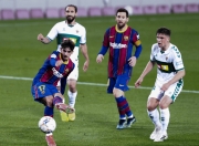 NG体育-包含赛前体能课后，巴塞罗那防线松动备战德国杯，压力陡增，控场能力受关注的词条